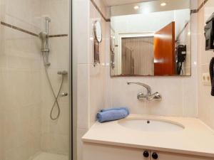 Apartment Adelfa apt 6 by Interhome