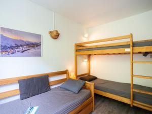 Apartment Les Lauzes C19 by Interhome