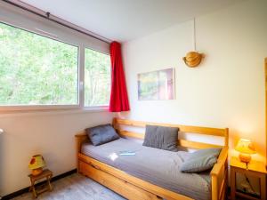 Apartment Les Lauzes C19 by Interhome