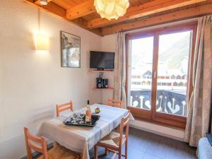Apartment Le Triolet-8 by Interhome