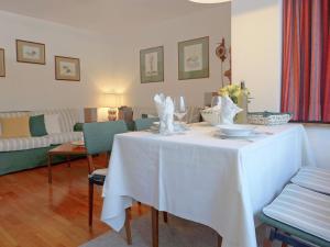 Apartment Chesa Arlas A1 by Interhome