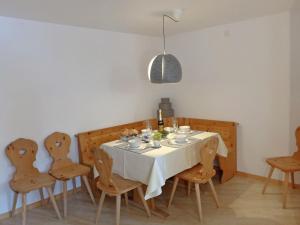 Apartment Chesa Fuolla Verda A8 by Interhome
