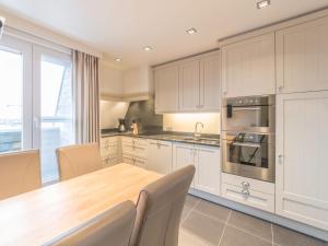 Apartment Queen Mary 503 with terrace by Interhome