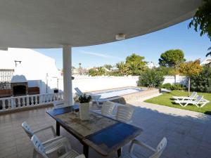 Holiday Home Sandra by Interhome