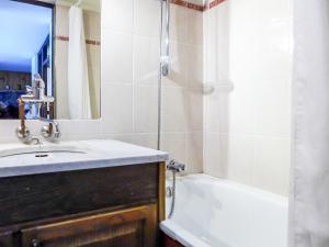 Apartment Grand Roc-4 by Interhome