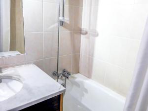 Apartment Grand Roc-4 by Interhome