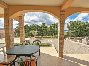 Apartment Ivan-5 by Interhome 