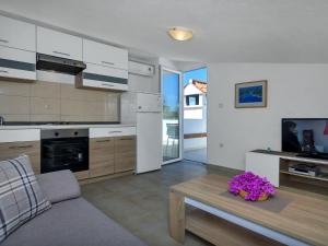 Apartment Cico-9 by Interhome