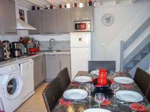 Maisons de vacances Holiday Home Les Amandines by Interhome : photos des chambres