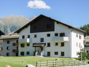 Apartment Chesa Palüdin 5 - Celerina by Interhome