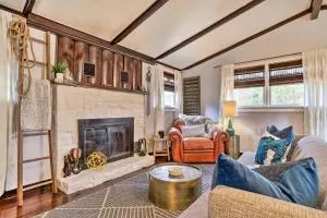 Calming Shenandoah Valley Cabin with Hot Tub! - Oak Hill