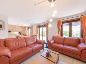 Holiday Home Vissershuisje 09-04 with parking by Interhome