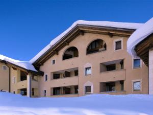 Apartment Chesa Ginellas by Interhome