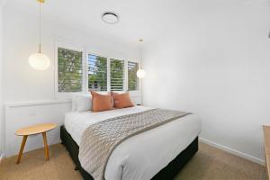 Spacious 4-Bed Villa with Mediterranean Charm