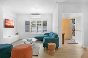 Spacious 4-Bed Villa with Mediterranean Charm