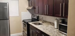 Very Glam Apartment 6 Miles From Hard Rock Stadium and Casino