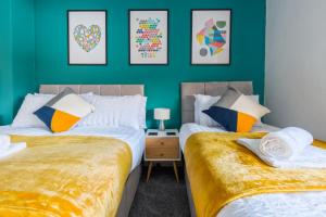 Rookwood house - spacious home with free parking - Short Stay Leeds