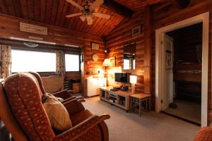 Rustic Log cabin in Snowdonia By Seren Short Stays