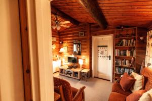 Rustic Log cabin in Snowdonia By Seren Short Stays