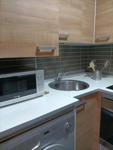 Relájate en Ramales de la Victoria, apartamento con piscina y parking