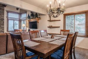 Mammoth Creek Townhome # 40 Updated 2 bedrooms and Loft 2 and half bath Steps to free town shuttle stop