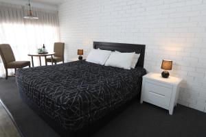 The Town House Motor Inn