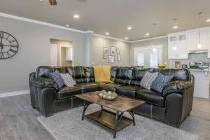 Beautifully Decorated New Home, King Bed, Washer/Dryer & Fully Stocked Kitchen - Canyon