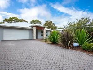 Calypso - 4 Mins Walk to Beach - Community Pool - Гаскіссон