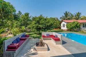SaffronStays Casa Manga, Karjat - pet-friendly pool villa near NDs Film World and Saltt
