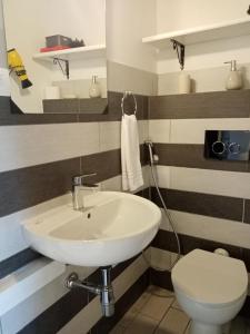 Einaudi 56 Guest House img7