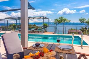 Seaview holiday home Lemona