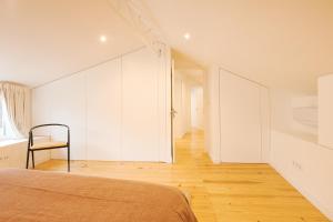 The Yellow House - Duplex with Local Charm