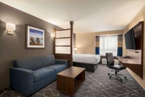 Microtel Inn & Suites by Wyndham Aurora