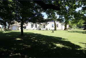 B&B / Chambres d'hotes Domaine de Garat : Suite Junior - Vue sur Jardin