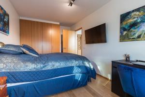 Sunny Central Downtown Apartment