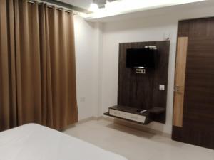 HOTEL GOLDEN LEAF