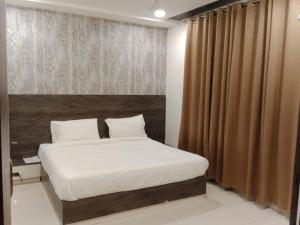 HOTEL GOLDEN LEAF