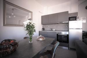 Modern 2 Bedroom Apartment Next to Metro - Marousi
