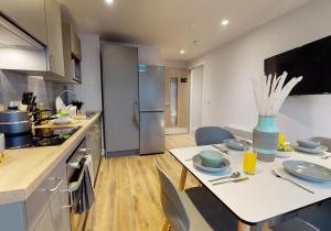 For Students Only - Relaxing Ensuites and Apartments at Weaver Place in Coventry