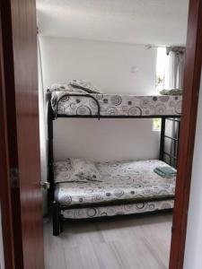 Hermoso apartamento con piscina.