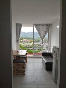 Hermoso apartamento con piscina.