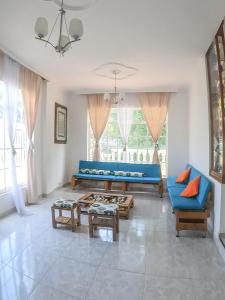 Queen Elizabeth Natural Luxury