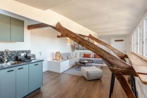 Là-Haut - 3 Panorama of the Estuary - City Center