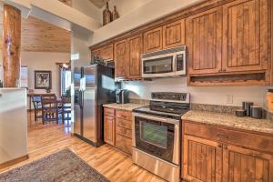 Hike and Explore Cozy Show Low Gem with Fireplace!