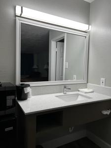 Queen Room with Two Queen Beds - Non-Smoking room in Regency Inn
