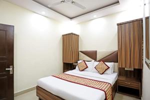 Hotel Dreamland Dx-5 Mints walk From New Delhi Railways Station