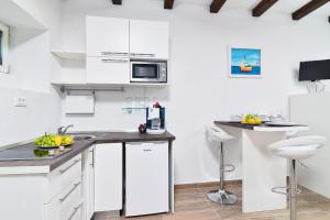 Apartments and Rooms Kampanel