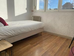 Hotels Hotel le Thurot : Chambre Simple avec Salle de Bains Privative