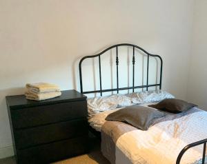 BEAUTIFUL HOME, 3 BEDROOM HOUSE near Alton Towers, Wedgwood museum, Universities