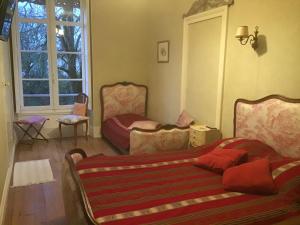 Maisons d'hotes Chateau Saint Vincent : Chambre Deluxe (2 Adultes + 1 Enfant)